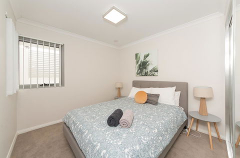 Yaran Suites - Accommodation ACT 26