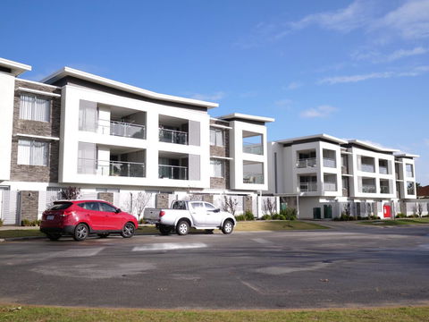 Yaran Suites - Accommodation ACT 32