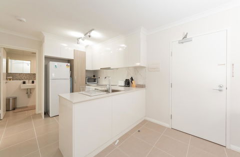 Yaran Suites - Accommodation ACT 28