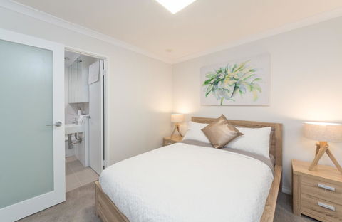 Yaran Suites - Accommodation ACT 17