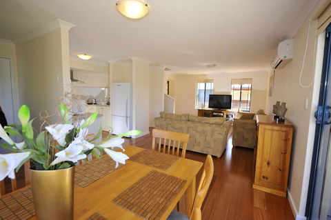 Palm Beach Manor - Accommodation ACT 2