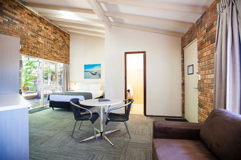 Leisure Inn Hotel Rockingham - Accommodation ACT 27