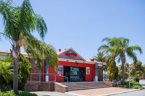 Leisure Inn Hotel Rockingham - Accommodation ACT 33