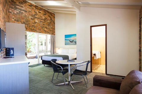 Leisure Inn Hotel Rockingham - Accommodation ACT 2