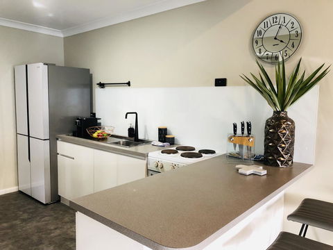 West Beach Lagoon 220 Stylish And Cozy - Accommodation ACT 5