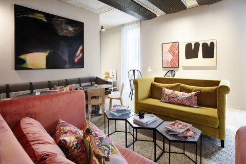 Alex Hotel - Accommodation ACT 5
