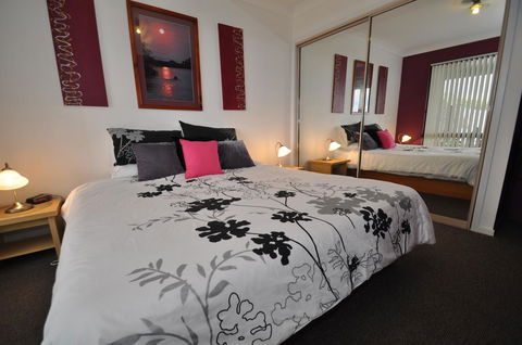 Beachfront Apartments - Accommodation ACT 1