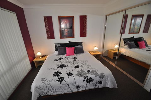 Beachfront Apartments - Accommodation ACT 5