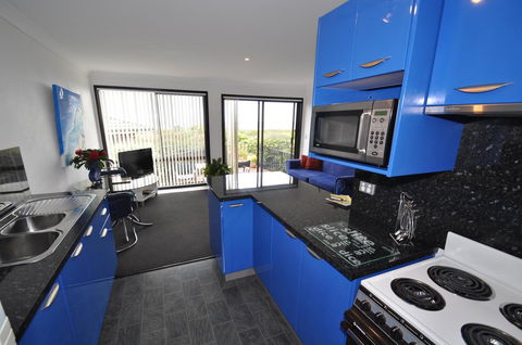 Beachfront Apartments - Accommodation ACT 6