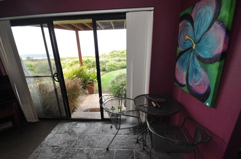 Beachfront Apartments - Accommodation ACT 9