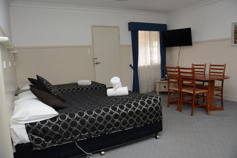 Ben Chifley Motor Inn - Accommodation ACT 20