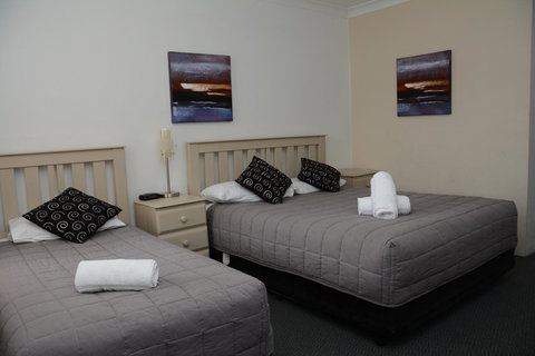 Ben Chifley Motor Inn - Accommodation ACT 13