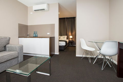 Crossroads Hotel - Accommodation ACT 38