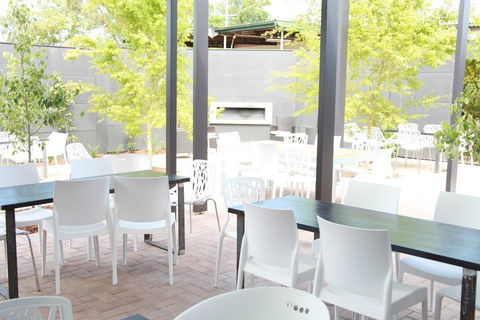 Crossroads Hotel - Accommodation ACT 15