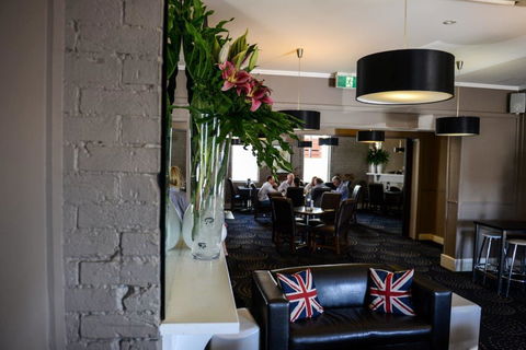 Crossroads Hotel - Accommodation ACT 37