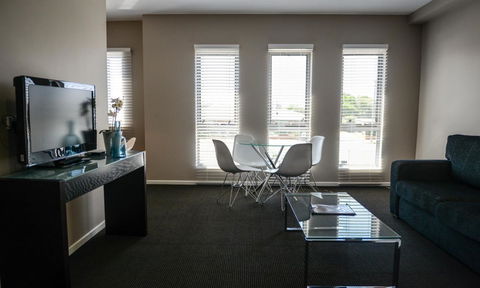 Crossroads Hotel - Accommodation ACT 7