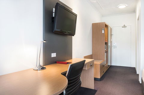 Metro Hotel Miranda - Accommodation ACT 11