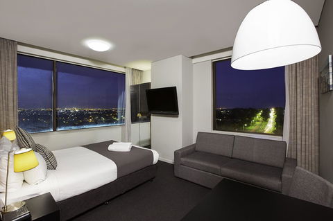 Metro Hotel Miranda - Accommodation ACT 9