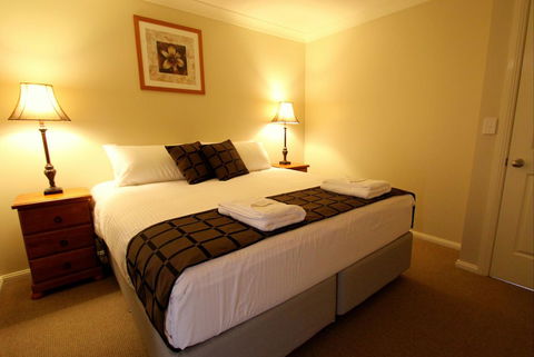 Colonial Court Villas - Accommodation ACT 24