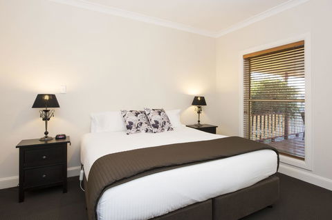 Colonial Court Villas - Accommodation ACT 13