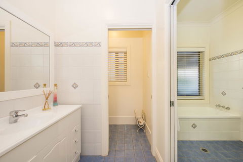 Colonial Court Villas - Accommodation ACT 6