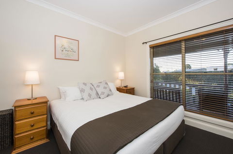 Colonial Court Villas - Accommodation ACT 11