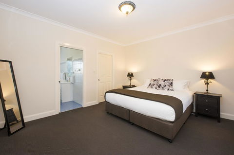 Colonial Court Villas - Accommodation ACT 14