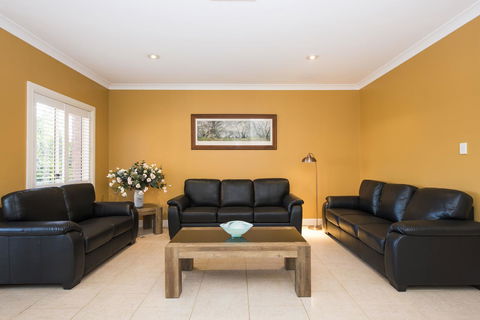 Colonial Court Villas - Accommodation ACT 16