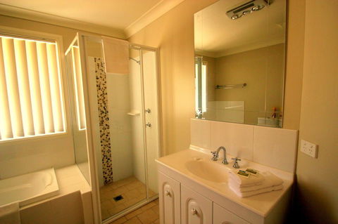 Colonial Court Villas - Accommodation ACT 29
