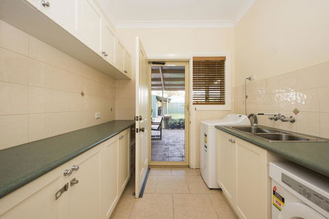 Colonial Court Villas - Accommodation ACT 7
