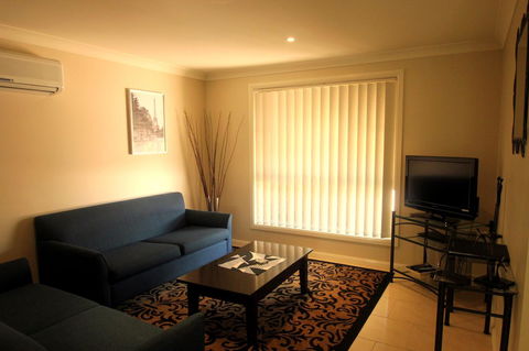 Colonial Court Villas - Accommodation ACT 31