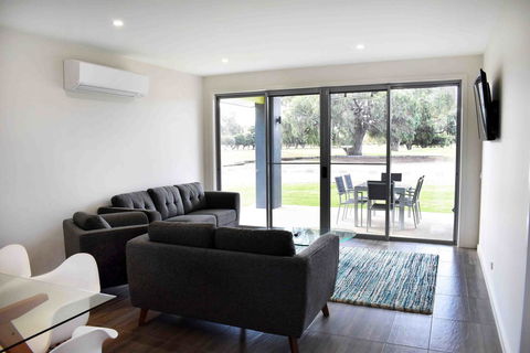 Comfort Suites Clubarham Golf Resort - Accommodation ACT 14