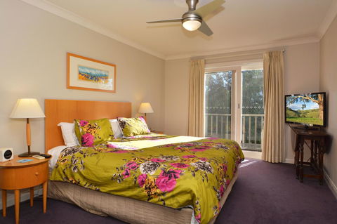Villa 3br Chianti Villa Located Within Cypress Lakes Resort - Accommodation ACT 8