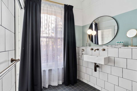 Hotel Harry, Ascend Hotel Collection - Accommodation ACT 35