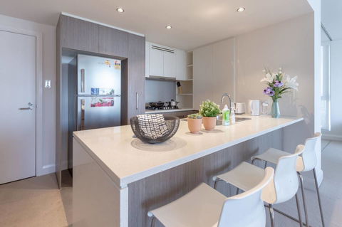 Two Bedders Apartment With Stunning Water View - Accommodation ACT 16