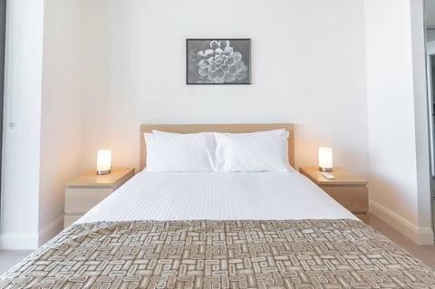 Two Bedders Apartment With Stunning Water View - Accommodation ACT 3