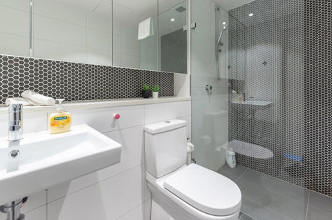 Two Bedders Apartment With Stunning Water View - Accommodation ACT 9