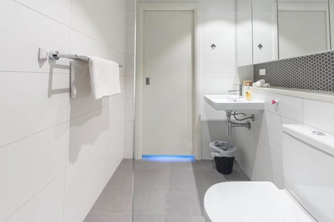 Two Bedders Apartment With Stunning Water View - Accommodation ACT 12