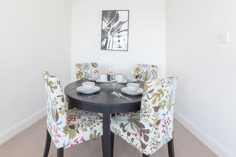 Two Bedders Apartment With Stunning Water View - Accommodation ACT 17