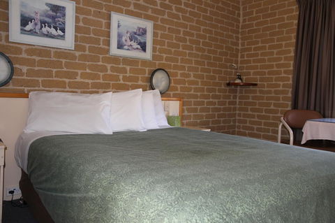 Grand Manor Motor Inn - Accommodation ACT 5