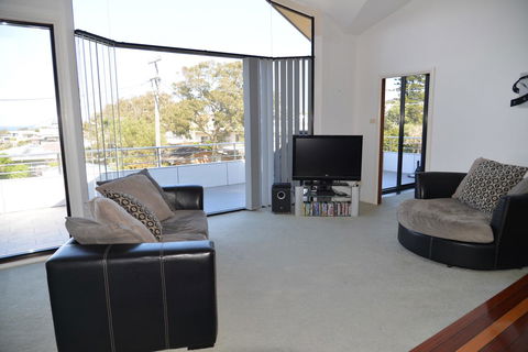 The Boat House - Accommodation ACT 9