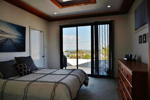 The Boat House - Accommodation ACT 11