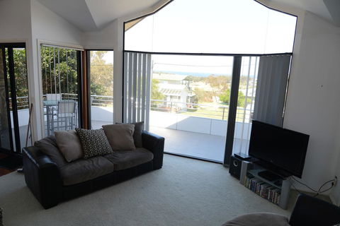 The Boat House - Accommodation ACT 6