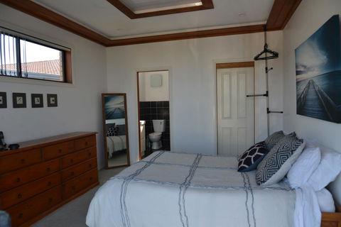 The Boat House - Accommodation ACT 7