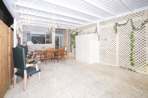 Luxury Villa Darlington - Vine - Accommodation ACT 18