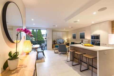 Nobbs Â· Executive 2 Storey Sydney Apartment With Pool - Accommodation ACT 4