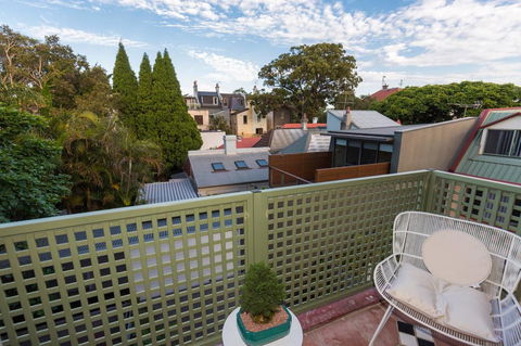 Nobbs Â· Executive 2 Storey Sydney Apartment With Pool - Accommodation ACT 16