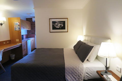 Summerhill Motor Inn - Accommodation ACT 4