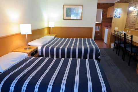 Summerhill Motor Inn - Accommodation ACT 37
