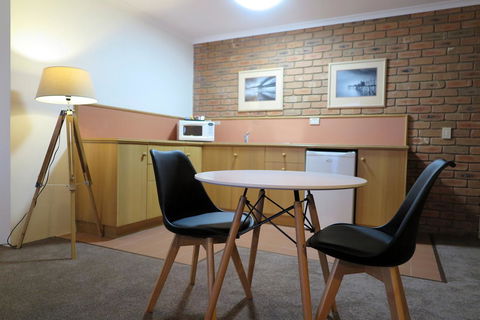 Summerhill Motor Inn - Accommodation ACT 41